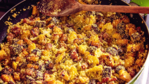 Quando Eu Faço Essa Farofa Natalina com Queijo Coalho e Banana, o Pessoal ama