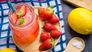 Um brinde rosado que transforma qualquer noite comum em evento