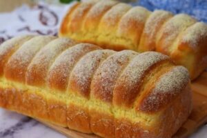 Aprendi a fazer esse Pão de Milho de Latinha e agora todo mundo quer a receita!