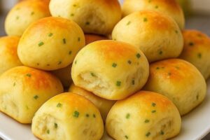 Pãozinho de Cebola fácil, fofinho e feito no liquidificador!