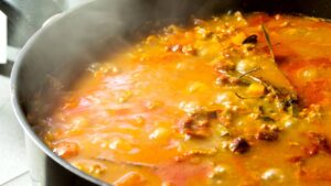 Picadillo mexicano que chega vibrante, cheio de cores e com aquele tempero que acorda qualquer prato