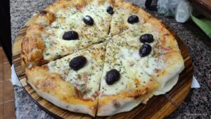 Pizza Caseira de Mussarela com Fermentação Natural
