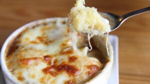 Meu tio disse que não gosta de purê… até descobrir o queijo escondido