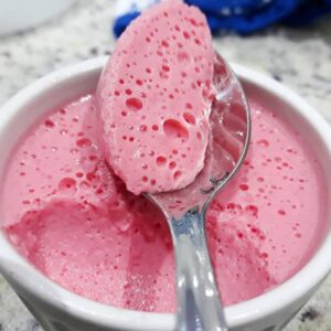 Só 3 ingredientes e essa sobremesa rápida já está pronta para surpreender