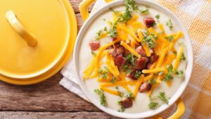 A Sopa Que Aquece a Alma e Seduz Pelo Cheddar Sopa Cremosa de Batata e Bacon