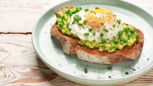 O Casamento Mais Saudável e Delicioso da Cozinha Torradas com Abacate e Ovo