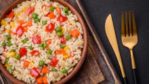 Esse arroz é tão gostoso que transforma qualquer almoço simples em banquete!