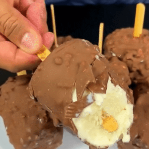 Picolé Cremoso de Coco com Casquinha de Chocolate Nestlé em 20 Minutos