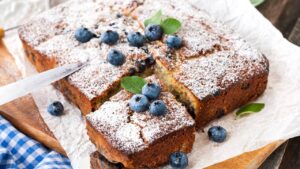 O tipo de bolo que encanta antes de ser cortado e conquista depois da primeira mordida