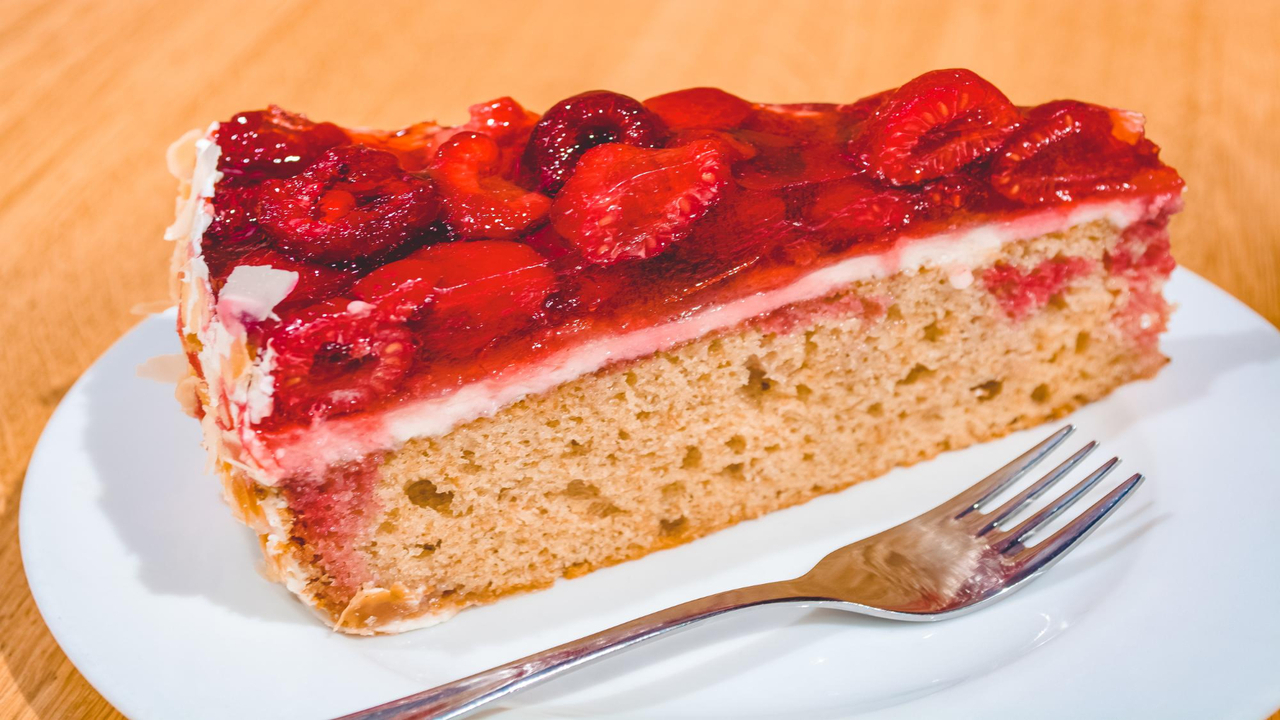 bolo de morango sem farinha sem acucar no liquidificador Freepik