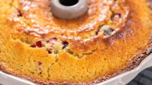 Aprendi que o segredo do bolo perfeito está no silêncio da cozinha