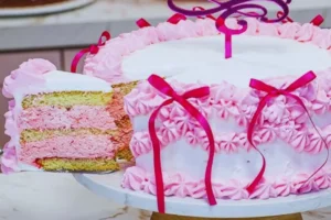 Bolo Vintage com Pão de Ló Nuvem e Mousse de Morango: Receita Fácil para Iniciantes que Querem Arrasar na Festa