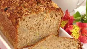Bolo de banana turbinado com granola: receita fácil e saborosa