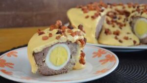 Bolovo vulcão: uma explosão de sabor com carne e queijo cremoso