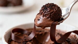 O ponto perfeito que deixa essa receita lisa, brilhante e impossível de parar de comer