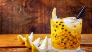 A caipirinha que chega perfumada e termina conquistando no azedinho certo