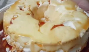 Nuvem Doce com Calda de Caramelo