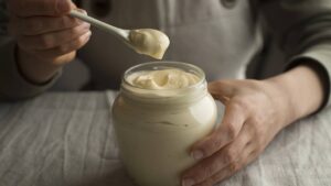 Leve fresca e indecente de gostosa a maionese que o pote industrial sonha ser