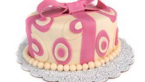 A cobertura que esconde imperfeições e transforma qualquer bolo em celebridade