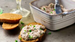 Um patê tão leve e saboroso que transforma qualquer pão em banquete!