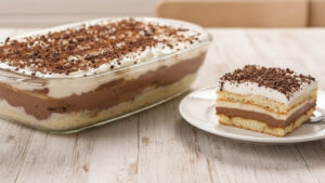 Camadas macias que se encontram no prato e liberam um perfume de chocolate inesquecível