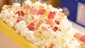 Pipoca turbinada: receita fácil com bacon e provolone em 15 minutos