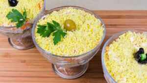 A salada que parece sobremesa, mas entrega sabor de festa