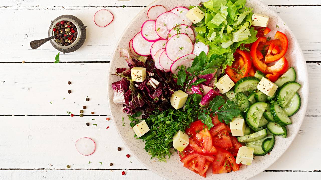 salada refrescante e colorida 1761588671091 Creditos depositphotos.com timolina