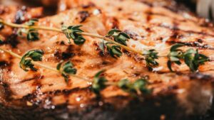 um peixe suculento e cheio de sabor