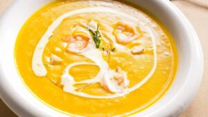 O toque especial que transforma uma simples sopa de abóbora em algo memorável