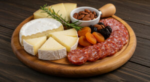 Uma tábua de frios tão caprichada que vira cenário antes mesmo de virar aperitivo