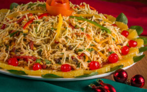 Esse salpicão de frango simples desaparece da mesa antes mesmo do arroz