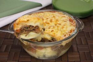 Nhocão cremoso com costela: sabor e simplicidade em uma travessa