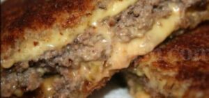 Big Hambúrguer Caseiro: Gigante, Suculento e Irresistível — Uma Explosão de Sabor!