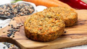 Este hambúrguer de lentilha usa uma combinação curiosa que cria um aroma marcante e viciante