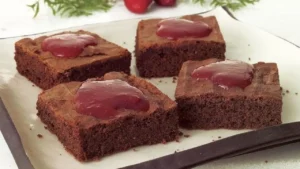 Brownie com Calda de Morango Quentinha: A Receita Fácil e Irresistível para Conquistar a Todos em Casa