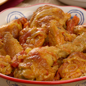 Frango de Panela Suculento com Molho Grosso e Batatas Cremosas: Receita Rápida em 45 Minutos para o Almoço de Domingo (e Lucrar Vendendo Marmitas!)