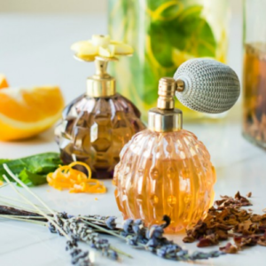 Perfume Caseiro Natural com 3 Ingredientes: Crie Sua Essência Exclusiva, Economize R$300 e Garanta Fixação 24h na Pele!