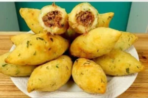 O Segredo do Meu Bolinho de Mandioca com Carne Seca Perfeito: Receita Rápida que Faz Sucesso e o Povo Disputa o Último!