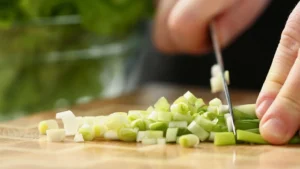 Cebolinha: Os 7 Segredos Essenciais para Cultivar, Usar e Potencializar Sua Saúde na Cozinha Brasileira