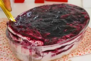 Pavê Cheesecake de Frutas Vermelhas: Prepare a Sobremesa Rápida e Sofisticada que Vai Encantar Todos os Seus Convidados!