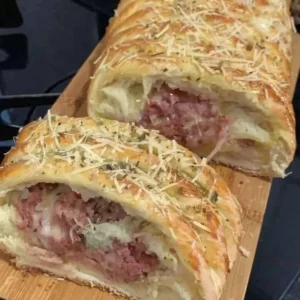 Pão Recheado com Calabresa e Muçarela: Receita Fácil e Macia – Receita Divina