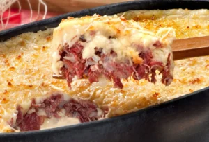 Escondidinho de Mandioca com Carne-Seca: Receita Cremosa e Gratinada – Receita Divina
