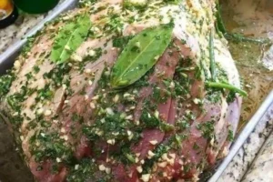 Pernil Assado Que Desmancha na Boca: A Receita Rápida e Fácil que Vai Acabar em Minutos na Sua Mesa (e Ainda te Ajuda a Ganhar Dinheiro!)