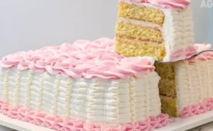 Bolo de Festa com Chantilly: A Receita Divina e Fácil para Celebrar Momentos Inesquecíveis