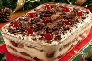 Pavê Floresta Negra Cremoso e Sem Forno: A Receita Rápida que Vira Estrela da Sua Mesa e Rende Elogios!
