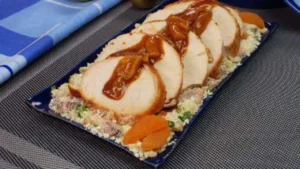 Peito de Chester com Damasco: A Receita Agridoce Perfeita para Surpreender na Ceia de Natal em Família