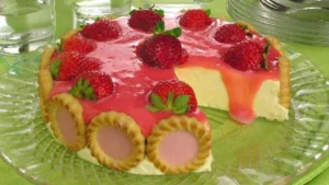 Torta Holandesa com Morango: A Receita PERFEITA para Surpreender a Família e Encantar no Fim de Ano (Fácil e Irresistível!)