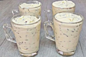 Sobremesa Cremosa de Abacaxi com Chocolate: A Receita Rápida e Sem Forno que é Amor à Primeira Colherada!