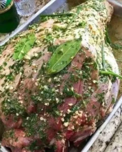Pernil Assado Suculento e Tradicional: A Receita de Família Essencial para o Natal e Ano Novo, Fácil de Fazer e Cheia de Sabor Inesquecível